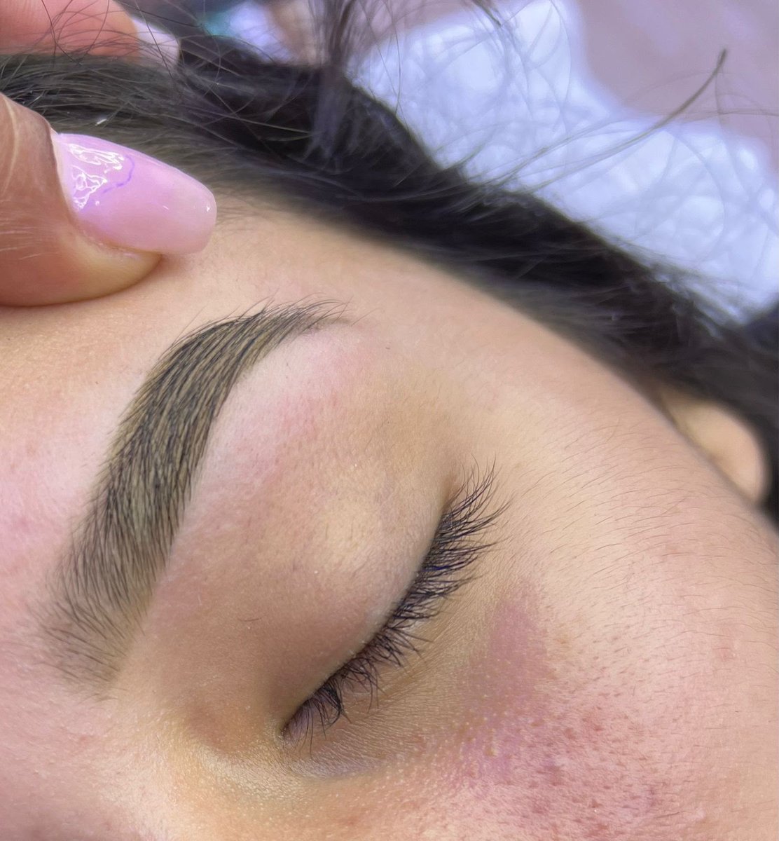 Diseño de cejas y visagismo profesional en Rota