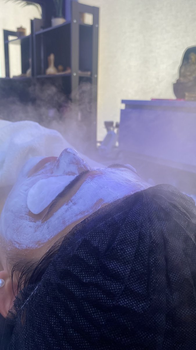 Tratamiento facial con vapor de ozono e hidratación en Rota